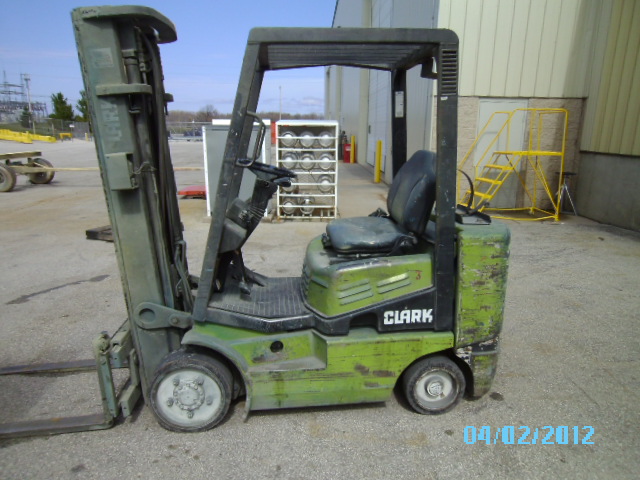 Yale GCG 25 4450 Lbs Hard Rubber Fork Truck